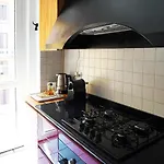 Διαμέρισμα 10 Min - Bright & Modern, Up To 5 Beds
