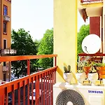 Διαμέρισμα 10 Min - Bright & Modern, Up To 5 Beds