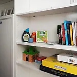 10 Min - Bright & Modern, Up To 5 Beds Διαμέρισμα *
