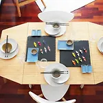 Διαμέρισμα 10 Min - Bright & Modern, Up To 5 Beds