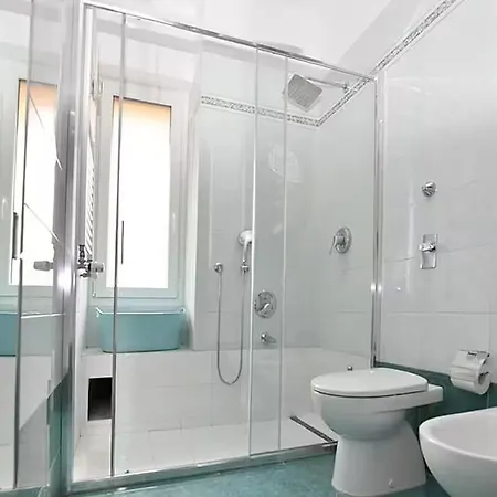 10 Min - Bright & Modern, Up To 5 Beds *